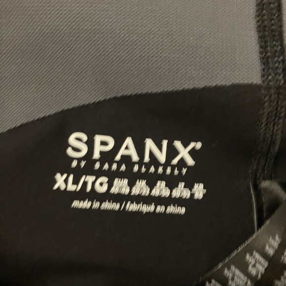 Spanx Everywhere Active Mesh Contour Panel Slimming Leggings  XL - Picture 2 of 3